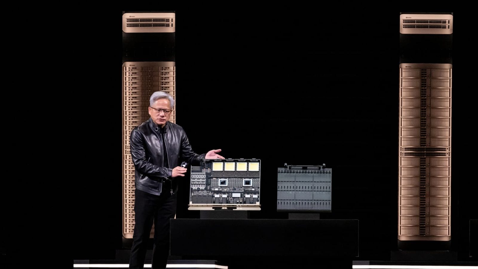 Apple, Broadcom Extend Chip Deal Through 2031