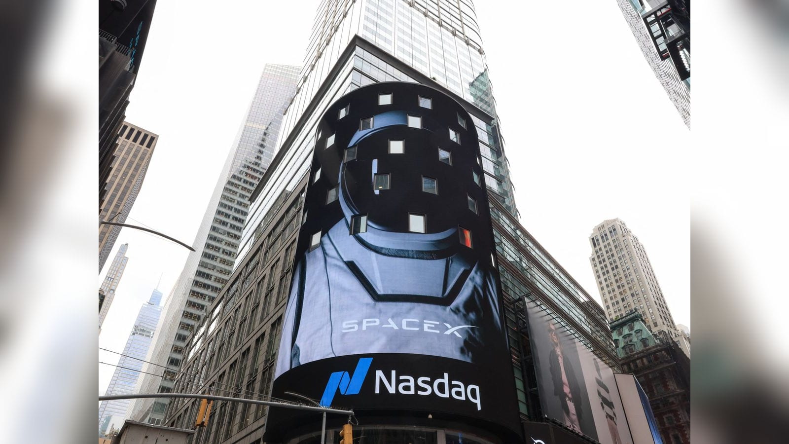 SpaceX IPO Closes at $85.7B After Greenshoe